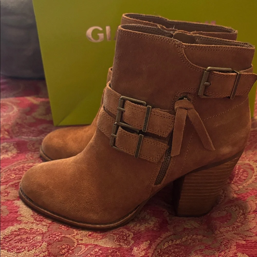 Gianni Bini Women's Tan Suede Ankle Boots size 8